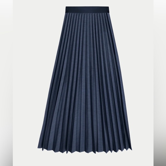 Chic Navy A-Line Pleated Skirt - Picture 1 of 4